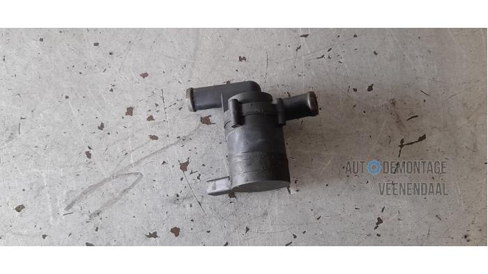 Begagnade Extra vattenpump Audi A6 Avant Quattro (C5) 2.4 V6 30V Pris € 50,00 Marginaltabell erbjuds av Autodeleninkleur