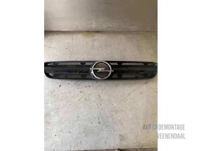 Używane Grill Opel Signum (F48) 2.2 DGI 16V Cena € 35,00 Procedura marży oferowane przez Autodeleninkleur