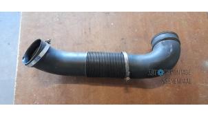 Used Air intake hose Opel Signum (F48) 2.2 DGI 16V Price € 15,00 Margin scheme offered by Autodemontage Veenendaal BV