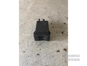 Used Rear window heating switch Seat Arosa (6H1) 1.0 MPi Price € 4,00 Margin scheme offered by Autodemontage Veenendaal BV