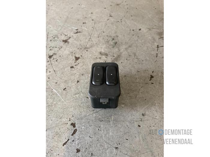 Usados Interruptor combinado de ventanillas Opel Corsa C (F08/68) 1.4 16V Precio € 5,00 Norma de margen ofrecido por Autodeleninkleur