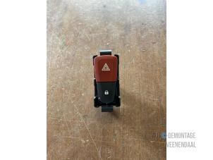 Used Panic lighting switch Renault Scénic III (JZ) 1.6 16V Price € 4,84 Inclusive VAT offered by Autodemontage Veenendaal BV