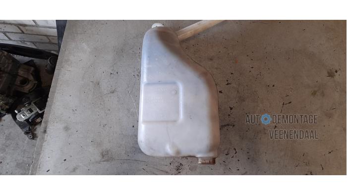 Front windscreen washer reservoir from a Renault Scénic III (JZ) 1.6 16V 2009