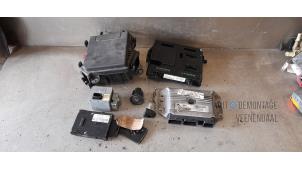 Used Ignition lock + computer Renault Scénic III (JZ) 1.6 16V Price € 302,50 Inclusive VAT offered by Autodemontage Veenendaal BV