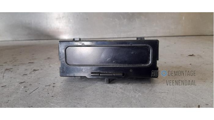 Begagnade Innerdisplay Renault Megane II (BM/CM) 1.4 16V 98 Pris € 9,00 Marginaltabell erbjuds av Autodeleninkleur
