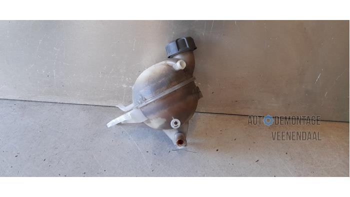Expansion vessel from a Peugeot 207 SW (WE/WU) 1.4 2007