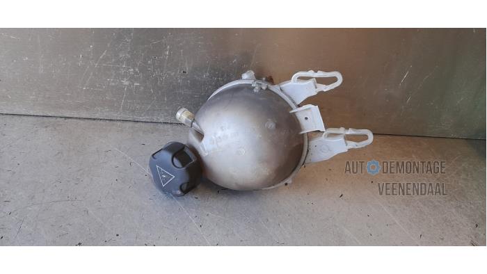 Expansion vessel from a Peugeot 207 SW (WE/WU) 1.4 2007