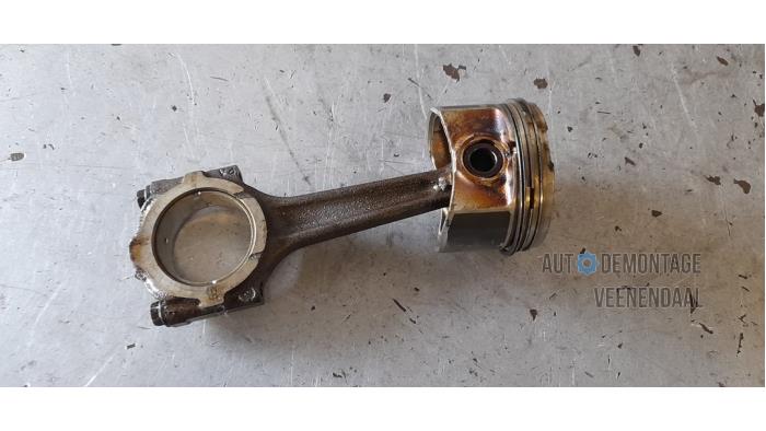 Usados Pistón Fiat Panda (169) 1.2 Fire Precio € 35,00 Norma de margen ofrecido por Autodeleninkleur