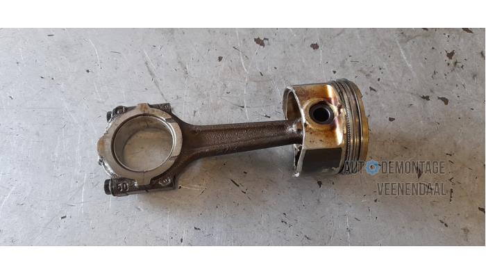 Usados Pistón Fiat Panda (169) 1.2 Fire Precio € 35,00 Norma de margen ofrecido por Autodeleninkleur