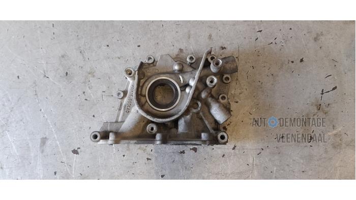 Oil pump from a Ford Fiesta 5 (JD/JH) 1.25 16V 2003