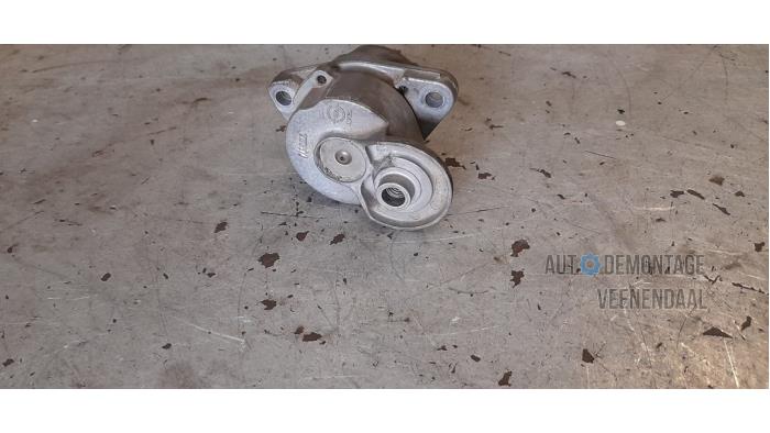 Usados Rodillo tensor correa múltiple Opel Frontera (6B) 2.2i 16V Precio € 14,00 Norma de margen ofrecido por Autodeleninkleur