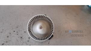 Usados Motor de ventilador de calefactor Mitsubishi Colt (CA/CC) 1.3 i GL,EL 12V Precio € 19,00 Norma de margen ofrecido por Autodemontage Veenendaal BV
