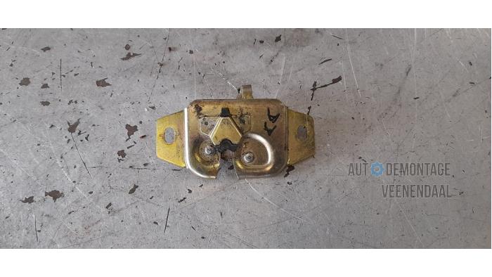 Tailgate lock mechanism from a Mitsubishi Colt (CA/CC) 1.3 i GL,EL 12V 1994