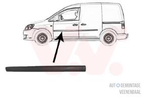 Nuevos Embellecedor de puerta Volkswagen Caddy Combi III (2KB,2KJ) Precio € 12,71 IVA incluido ofrecido por Autodemontage Veenendaal BV