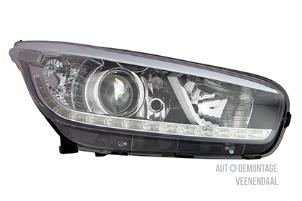 New Headlight, right Kia Cee'd (JDB5) Price € 338,80 Inclusive VAT offered by Autodemontage Veenendaal BV