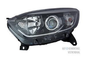 Nowe Reflektor prawy Renault Captur (2R) Cena € 133,10 Z VAT oferowane przez Autodemontage Veenendaal BV