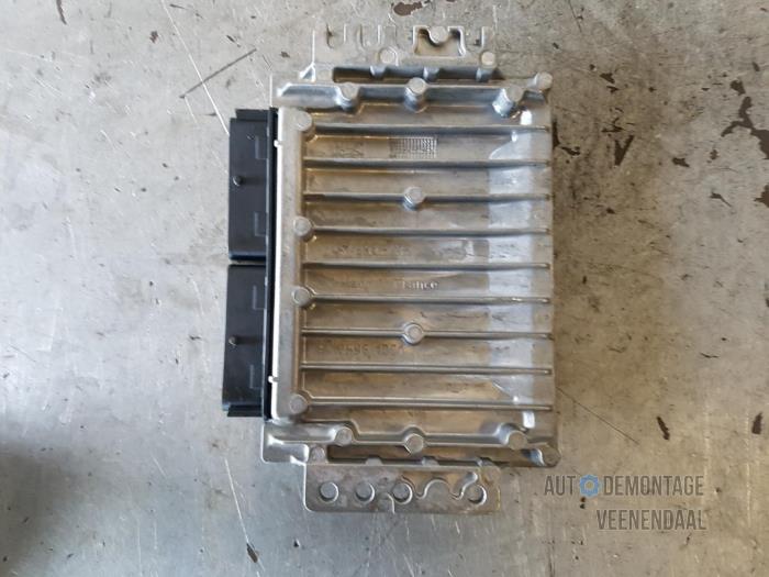 Used Engine management computer Volvo V40 (VW) 2.0 16V Price € 27,00 Margin scheme offered by Autodeleninkleur