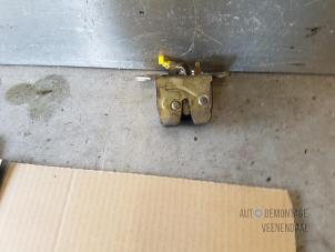 Used Tailgate lock mechanism Volvo V40 (VW) 2.0 16V Price € 10,00 Margin scheme offered by Autodemontage Veenendaal BV