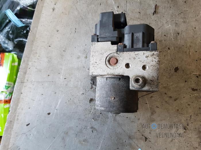ABS pump from a Volvo V40 (VW) 2.0 16V 2001