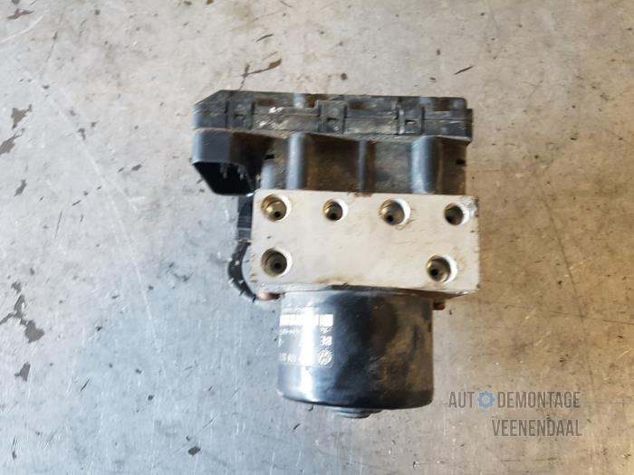 Usagé Pompe ABS Volkswagen Golf IV (1J1) 1.4 16V Prix € 12,00 Règlement à la marge proposé par Autodeleninkleur