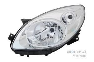 New Headlight, left Renault Twingo II (CN) Price € 90,75 Inclusive VAT offered by Autodemontage Veenendaal BV