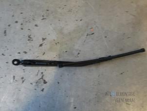 Used Rear wiper arm BMW 1 serie (E87/87N) 116i 1.6 16V Price € 5,00 Margin scheme offered by Autodemontage Veenendaal BV