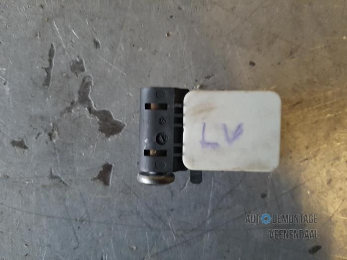 Begagnade Airbagsensor BMW 1 serie (E87/87N) 116i 1.6 16V Pris € 9,00 Marginaltabell erbjuds av Autodeleninkleur