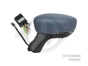New Wing mirror, left Renault Clio V (RJAB) Price € 136,73 Inclusive VAT offered by Autodemontage Veenendaal BV