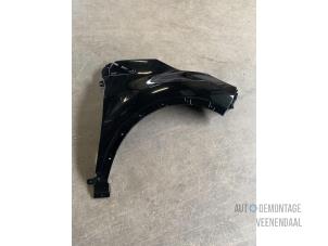 New Front wing, right Renault Captur (2R) Price € 193,60 Inclusive VAT offered by Autodemontage Veenendaal BV