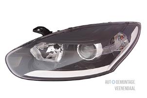 New Headlight, left Renault Megane III Berline (BZ) Price € 243,51 Inclusive VAT offered by Autodemontage Veenendaal BV