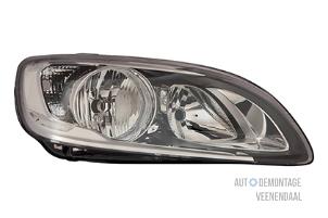 New Headlight, right Volvo V60 I (FW/GW) Price € 308,55 Inclusive VAT offered by Autodemontage Veenendaal BV