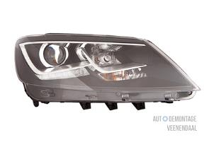 New Headlight, right Seat Alhambra (7N) 1.4 TSI 16V Price on request offered by Autodemontage Veenendaal BV