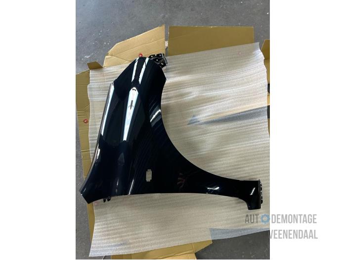 Front wing, right from a Nissan Micra (K13) 1.2 12V DIG-S 2015