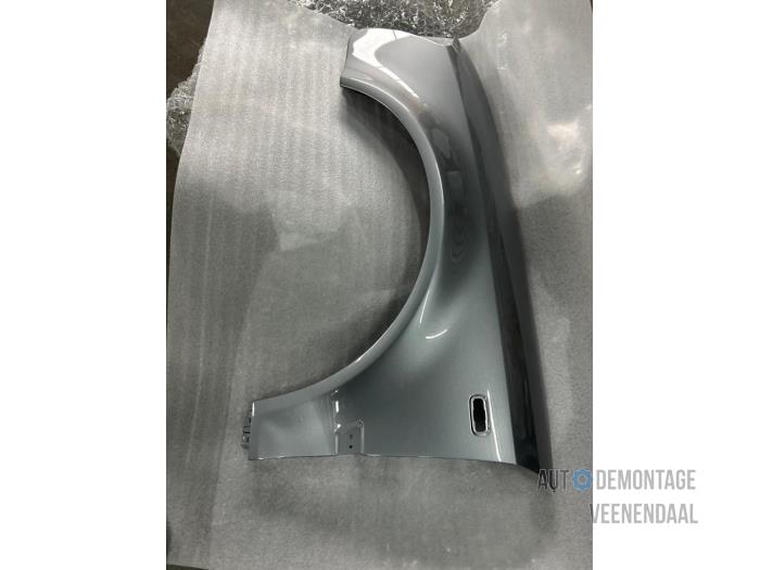 Front wing, left from a Audi A4 Cabrio (B7) 1.8 T 20V 2006
