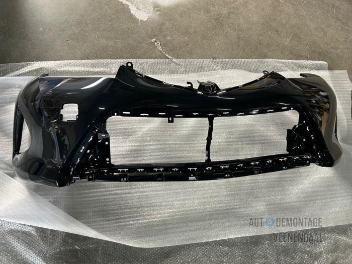 Front bumper from a Toyota Auris Touring Sports (E18) 1.4 D-4D-F 16V 2014