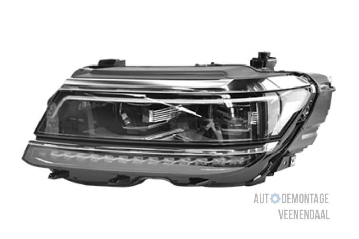 Nowe Reflektor lewy Volkswagen Tiguan (AD1) 1.4 TSI 16V 4Motion Cena € 719,95 Z VAT oferowane przez Autodeleninkleur