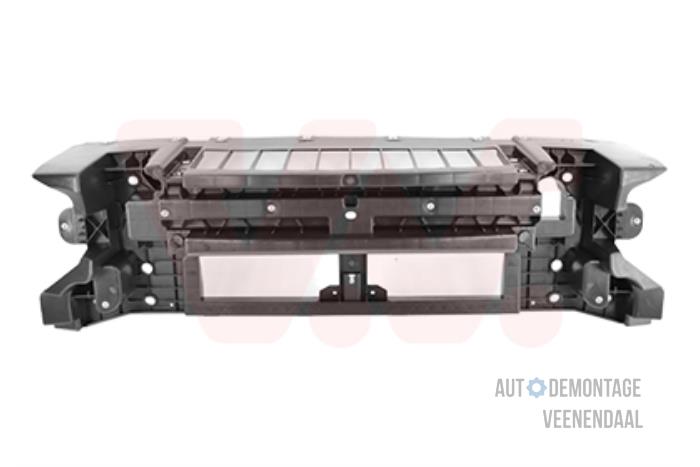 Nya Front Iveco Daily Pris € 113,14 Inklusive moms erbjuds av Autodeleninkleur