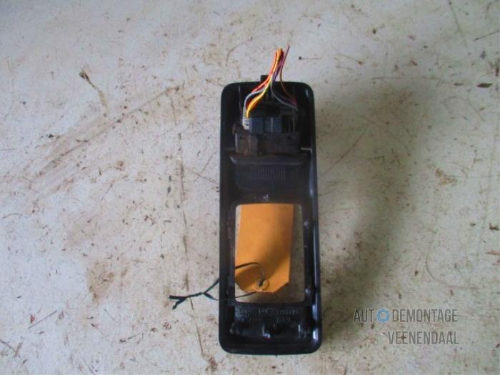 Mirror switch from a Peugeot 206 (2A/C/H/J/S) 1.6 16V 2003