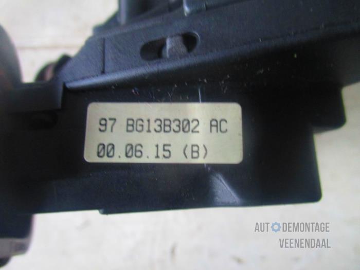 Indicator switch from a Ford Mondeo II Wagon 2.0i 16V 2000