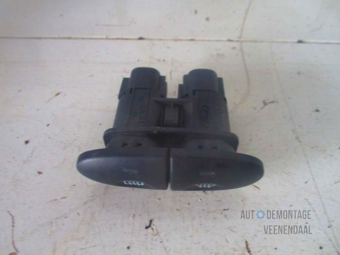 Frontscreen heating switch from a Ford Mondeo II Wagon 2.0i 16V 2000
