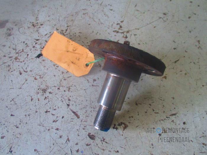 Rear axle journal from a Seat Ibiza III (6L1) 1.4 16V 75 2003