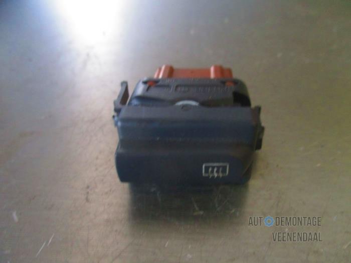 Frontscreen heating switch from a Renault Clio II (BB/CB) 1.2 2001