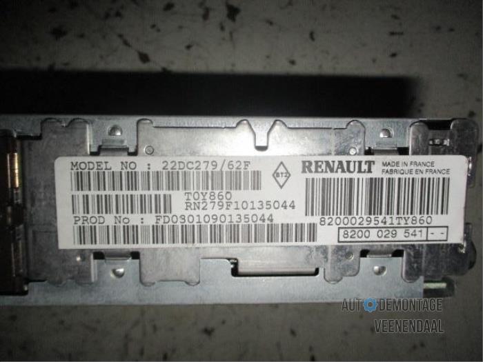 Odtwarzacz CD z Renault Clio II (BB/CB) 1.4 16V Si 2001