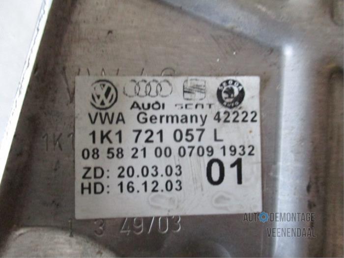 Capteur assistant de freinage d'un Volkswagen Golf V (1K1) 1.9 TDI 2005