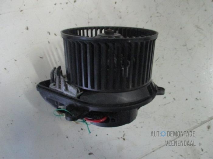 Heating and ventilation fan motor from a Citroën Xsara Picasso (CH) 1.8 16V 2000