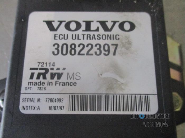 Relé de alarma de un Volvo V40 (VW) 1.9 16V T4 1998