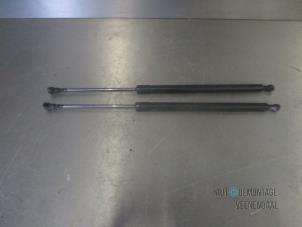 Used Set of gas struts for boot Nissan Primera (P12) 2.2 dCi 16V Price € 10,00 Margin scheme offered by Autodemontage Veenendaal BV