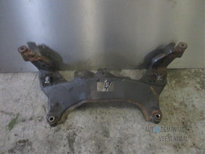 Subframe from a Nissan Primera (P12) 2.2 dCi 16V 2004