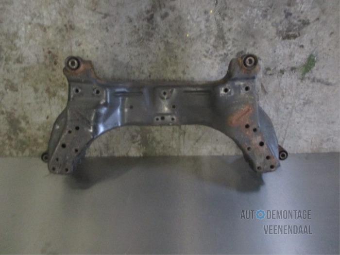 Subframe from a Nissan Primera (P12) 2.2 dCi 16V 2004