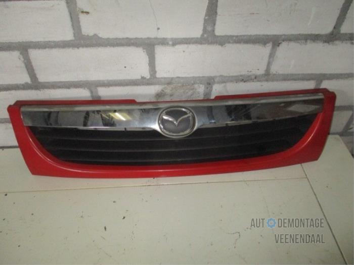 Używane Grill Mazda 121 (JA/JB) 1.3 Cena € 20,90 Procedura marży oferowane przez Autodeleninkleur